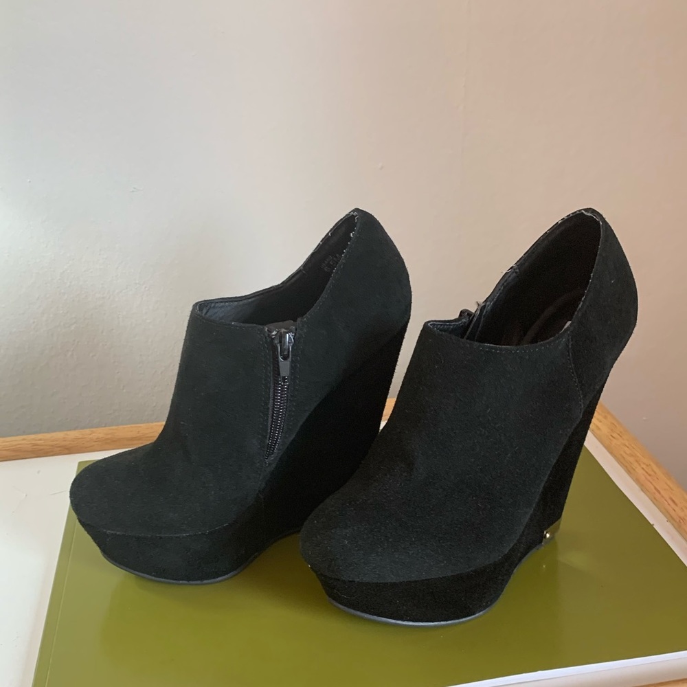 STEVE MADDEN WEDGE BOOTIES
